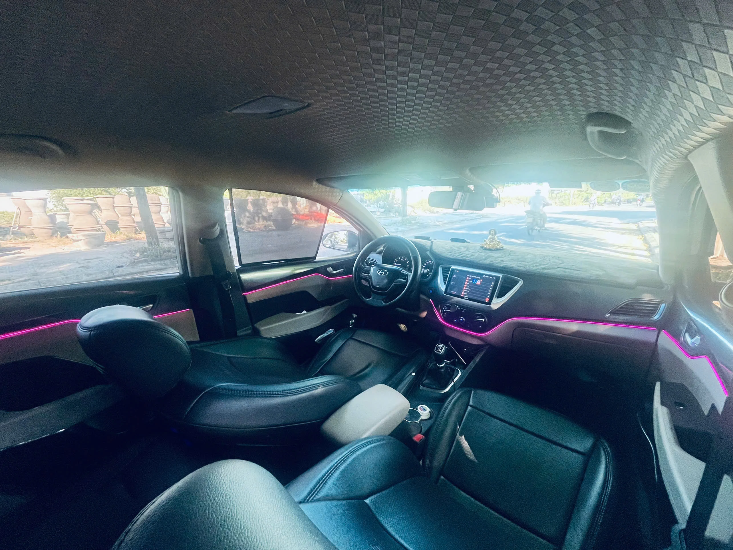 Nội Thất Da & Dải Đèn LED Ambient - Sedan Ambient LED Interior